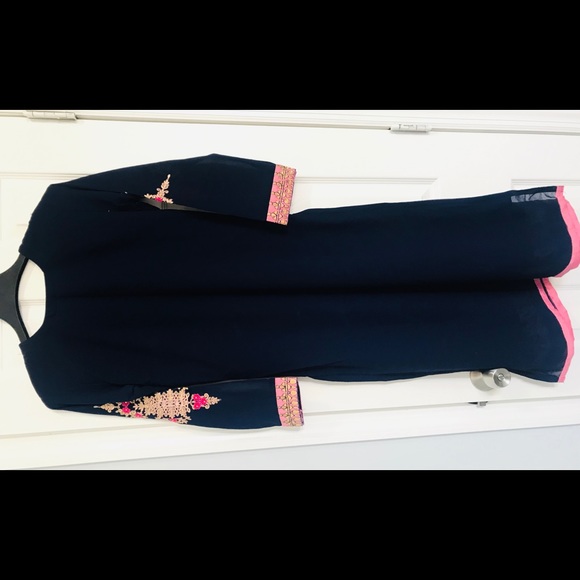 #18 ✅✅✅Indian/Pakistani Embroidery Salwar Kameez - Picture 5 of 6